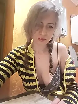 TaynaSecret online show from April 7, 8:31 pm