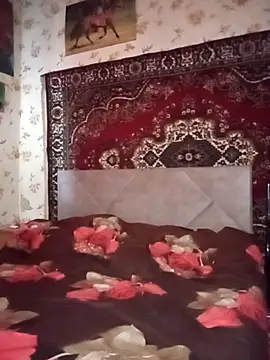 AuroKaria online show from April 14, 1:28 pm