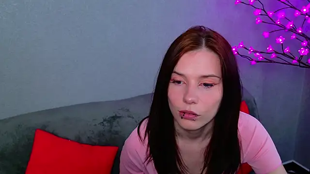 CleoBloom  online show from April 4, 5:10 pm