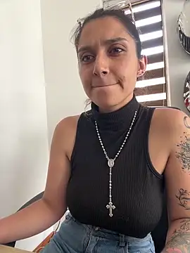 Isabella varella- online show from April 9, 2:11 pm