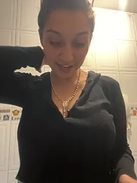 Isabella varella- online show from April 15, 2:57 pm