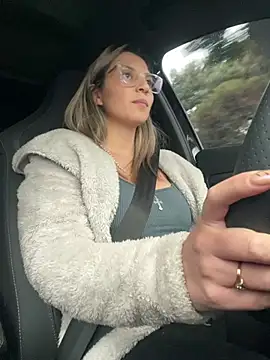 Isabella varella- online show from April 16, 9:39 pm