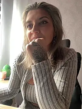 Snapshot of Isabella_varella- chatting on July 10, 2:08 pm Isabella varella- online show from July 10, 2:08 pm