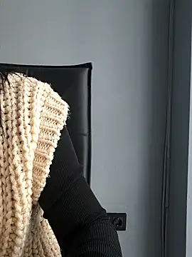 sara 41 online show from April 11, 9:02 am