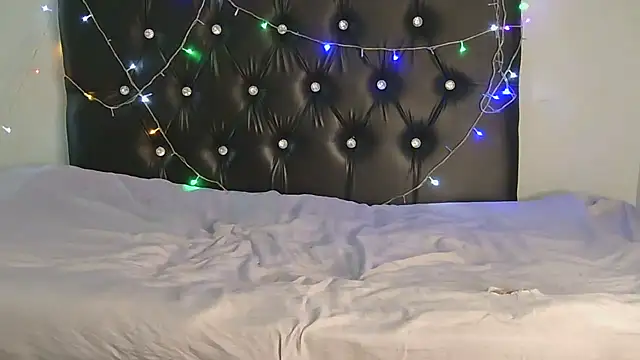 SlipperyLipsX online show from April 11, 7:51 pm