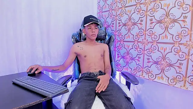 SlimLatino  online show from April 6, 12:50 pm