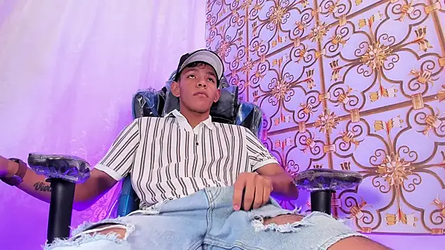 SlimLatino  online show from April 16, 4:02 am