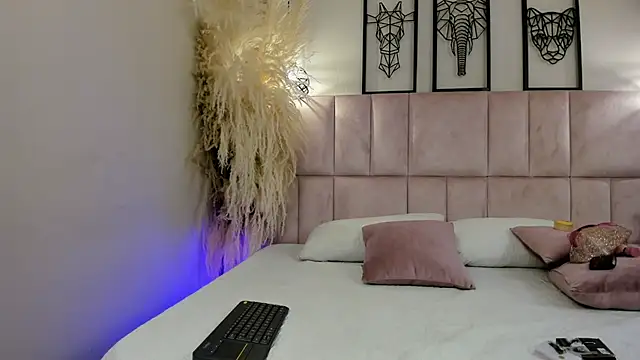 Vaithiare stone online show from April 9, 12:21 pm