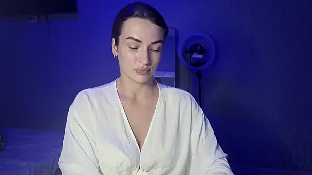 Snapshot of Kira__love1 chatting on June 22, 9:01 pm Kira love1 online show from June 22, 9:01 pm
