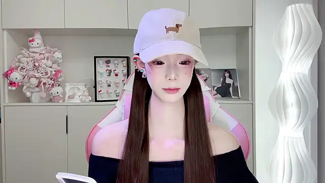 -Moonshine online show from April 15, 10:33 am