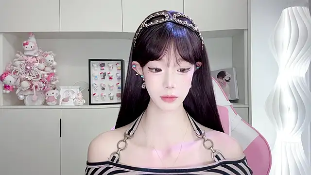 -Moonshine online show from April 18, 10:30 am