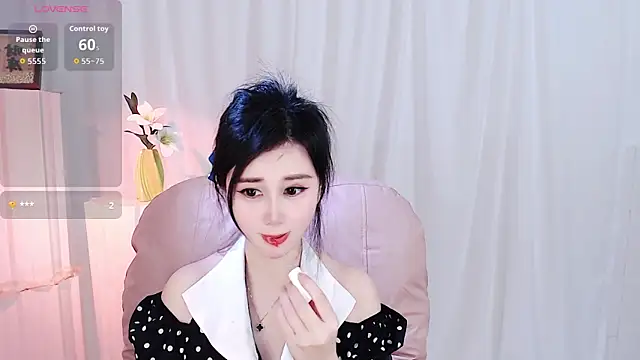 Emily-888888 online show from April 10, 5:56 am