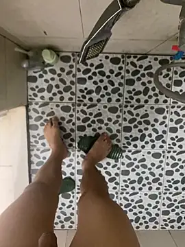 ahtaikk12345 online show from April 9, 11:48 am