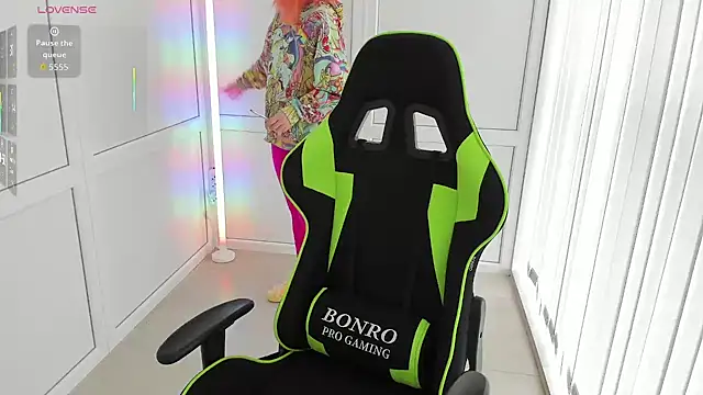 NightLeaf online show from April 6, 1:34 pm