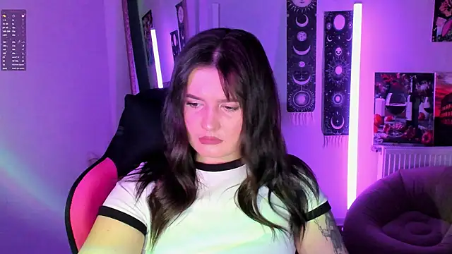 Snapshot of SourCherry__ chatting on June 6, 6:01 pm SourCherry online show from June 6, 6:01 pm
