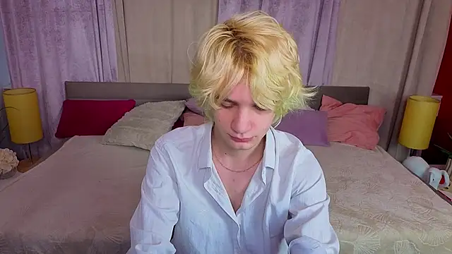 JameMilann online show from April 10, 6:18 am