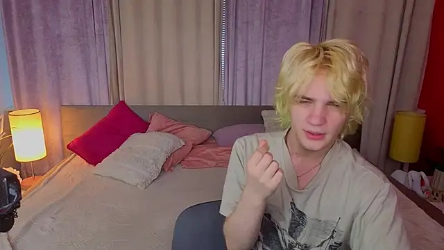 JameMilann online show from April 11, 6:18 am