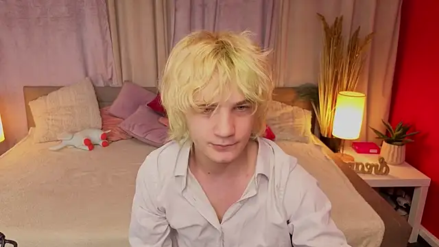 JameMilann online show from April 18, 6:39 am