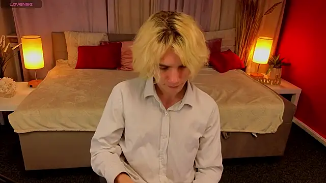 JameMilann online show from June 2, 8:11 pm