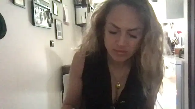 BlondSeduction online show from April 8, 8:47 am