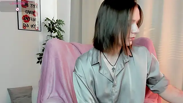 kirarogersss online show from April 9, 9:26 am