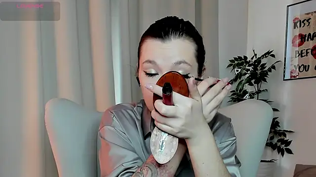 kirarogersss online show from April 10, 8:19 am