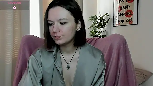 kirarogersss online show from April 11, 7:24 am