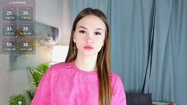 Snapshot of LuraPodraza chatting on July 17, 4:45 pm LuraPodraza online show from July 17, 4:45 pm