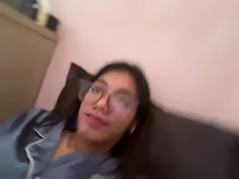 Snapshot of Akari_hunt chatting on April 7, 11:04 pm Akari hunt online show from April 7, 11:04 pm