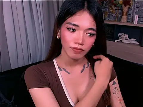 Snapshot of Akari_hunt chatting on May 28, 8:17 pm Akari hunt online show from May 28, 8:17 pm