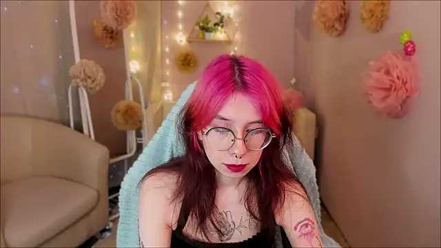 Alice Nyx online show from April 5, 8:17 pm