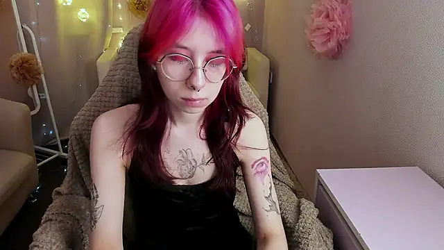 Alice Nyx online show from April 10, 8:35 pm