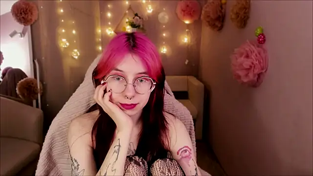 Alice Nyx online show from April 17, 8:45 pm