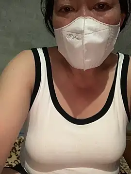 Snapshot of candy-beo chatting on June 18, 1:48 pm candy-beo online show from June 18, 1:48 pm