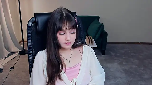 TeressaVeiga online show from April 8, 8:25 am