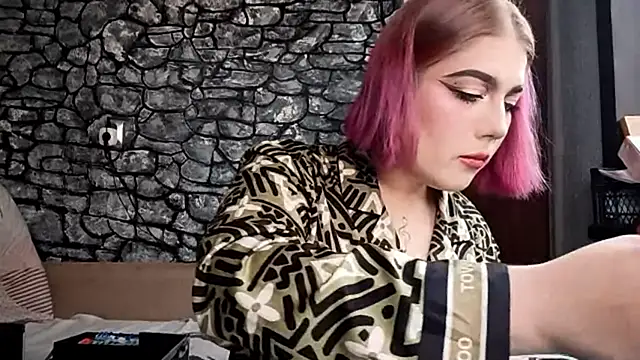 E thie online show from April 19, 8:24 am