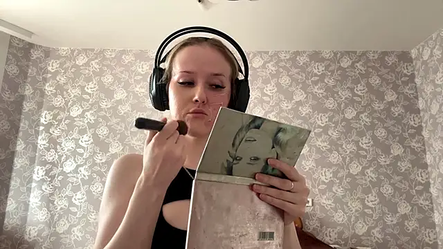 ElmiraGildea online show from April 13, 1:05 pm