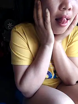   Amanda   online show from April 12, 1:21 am