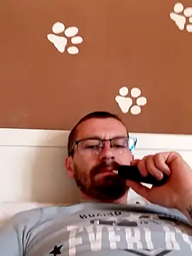 jozsi1995 online show from April 8, 7:08 am