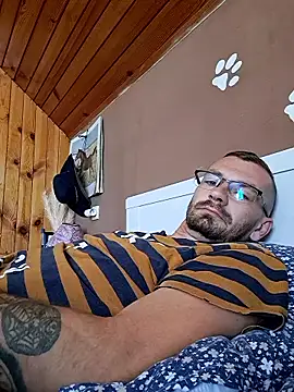 jozsi1995 online show from June 12, 7:40 am