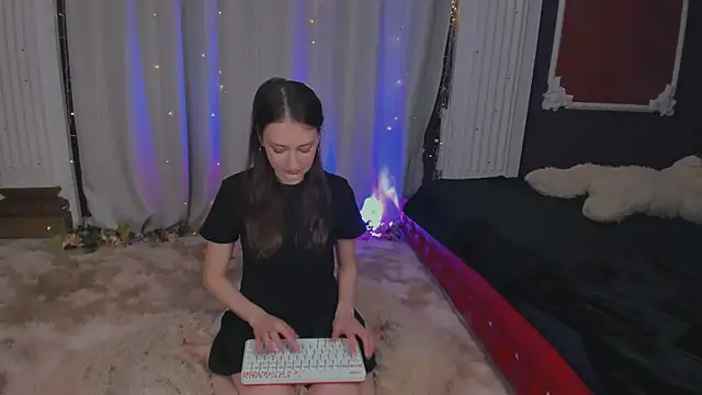  SummerLila online show from April 12, 1:49 pm