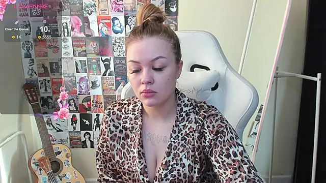 Snapshot of AmeliePeach chatting on May 1, 1:43 am AmeliePeach online show from May 1, 1:43 am