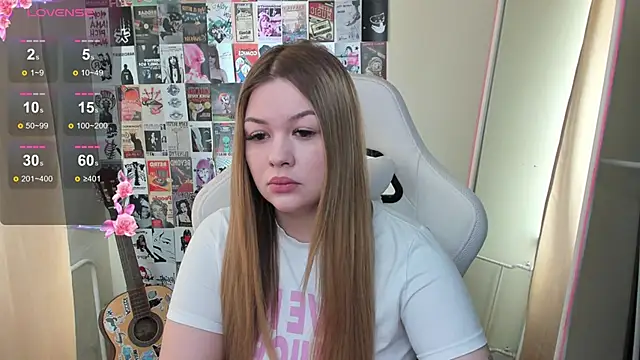 Snapshot of AmeliePeach chatting on May 4, 6:20 am AmeliePeach online show from May 4, 6:20 am