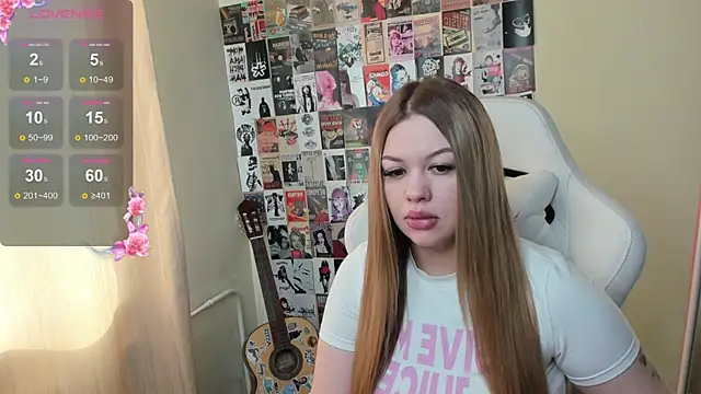 Snapshot of AmeliePeach chatting on May 8, 1:44 am AmeliePeach online show from May 8, 1:44 am