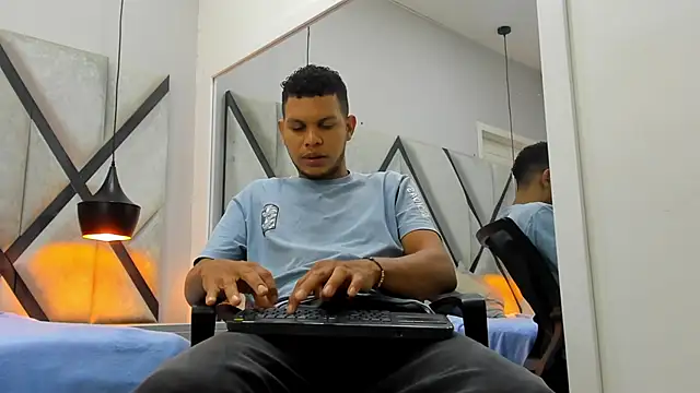 NohaBrooks online show from April 7, 11:54 am