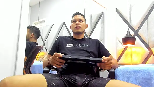 NohaBrooks online show from April 8, 11:54 am