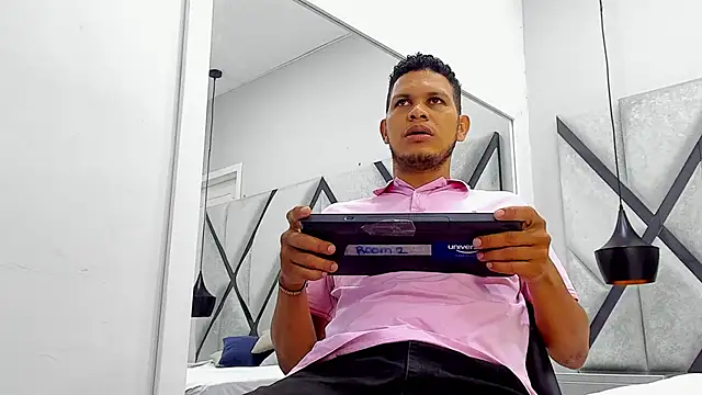 NohaBrooks online show from April 13, 1:05 pm