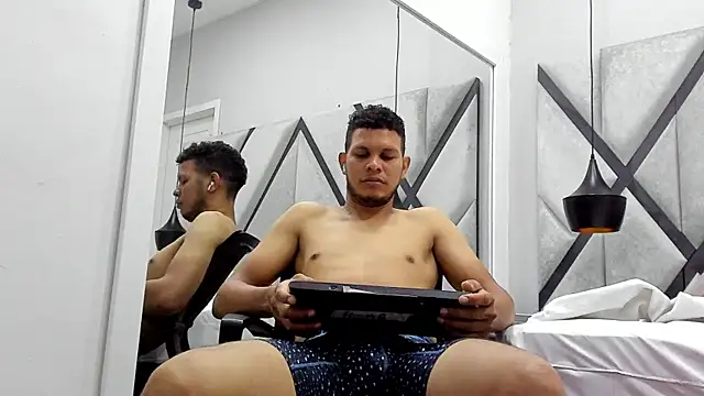 NohaBrooks online show from April 15, 3:08 pm