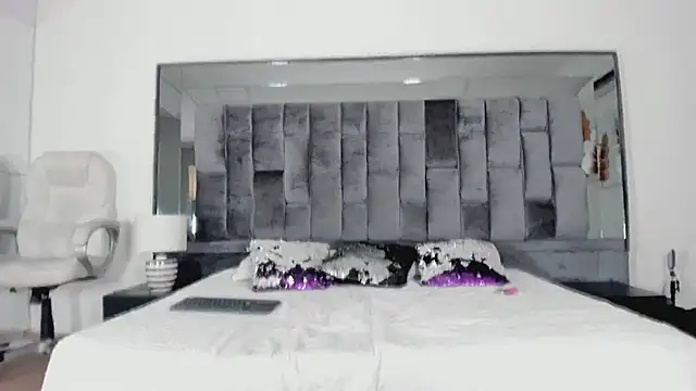 Ashly bloom  online show from April 15, 3:13 am