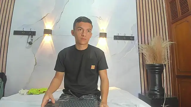 DilanAndKing online show from April 12, 1:16 pm